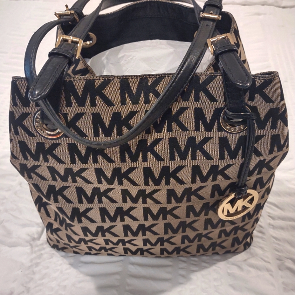 Pre loved Michael Kors Signature large Tote